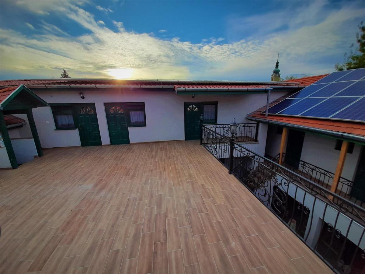 Bársony Vendéglő és Panzió Szecseny Exterior foto