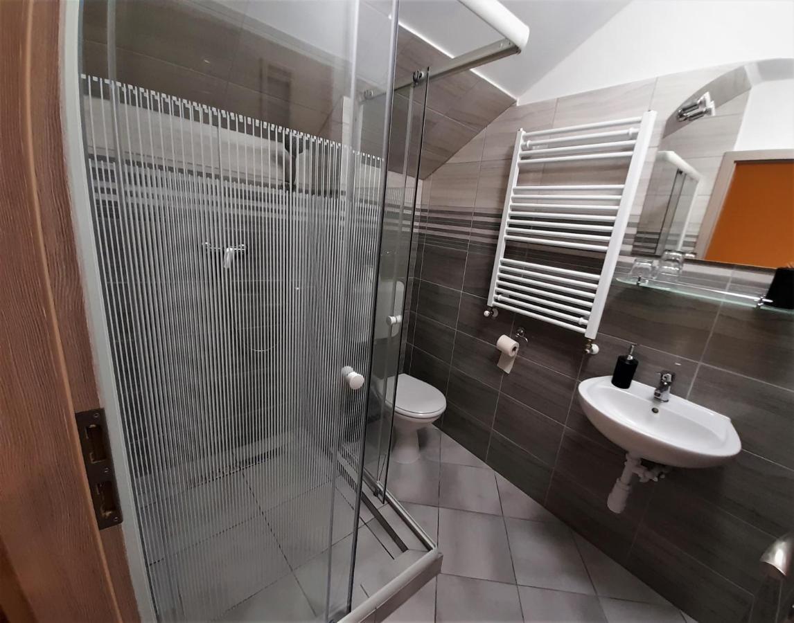 Bársony Vendéglő és Panzió Szecseny Exterior foto