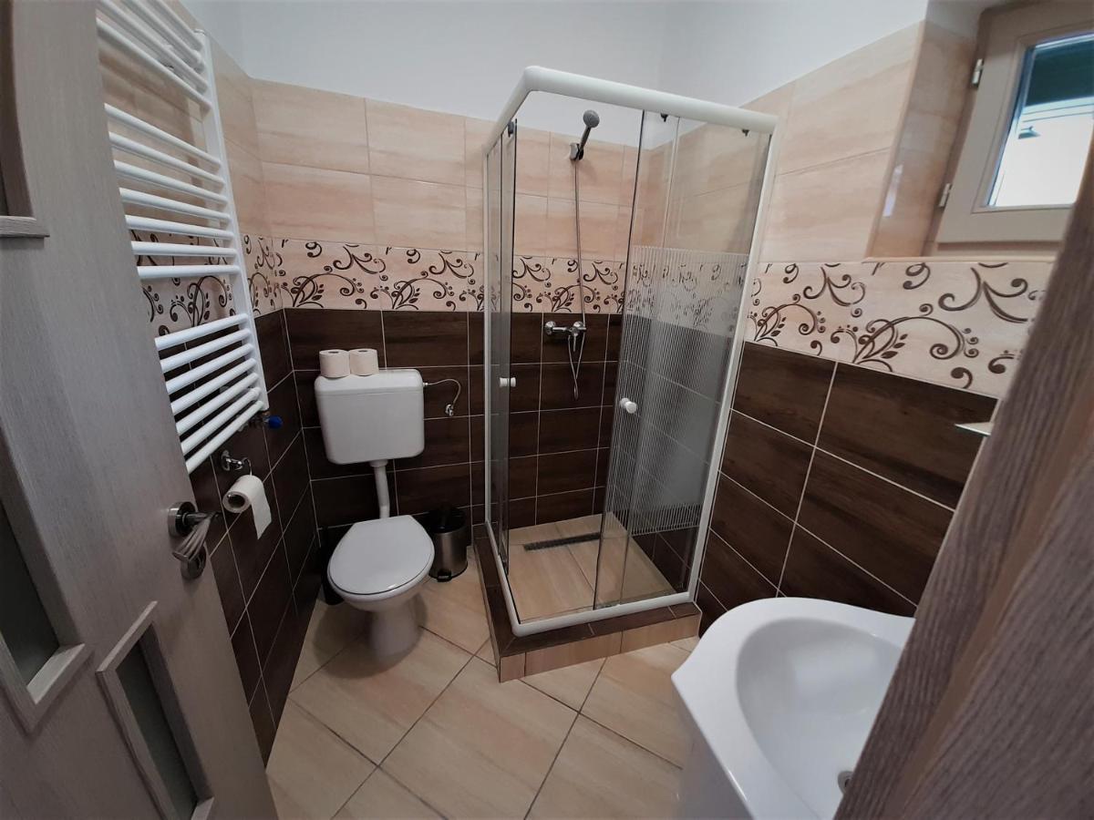 Bársony Vendéglő és Panzió Szecseny Exterior foto